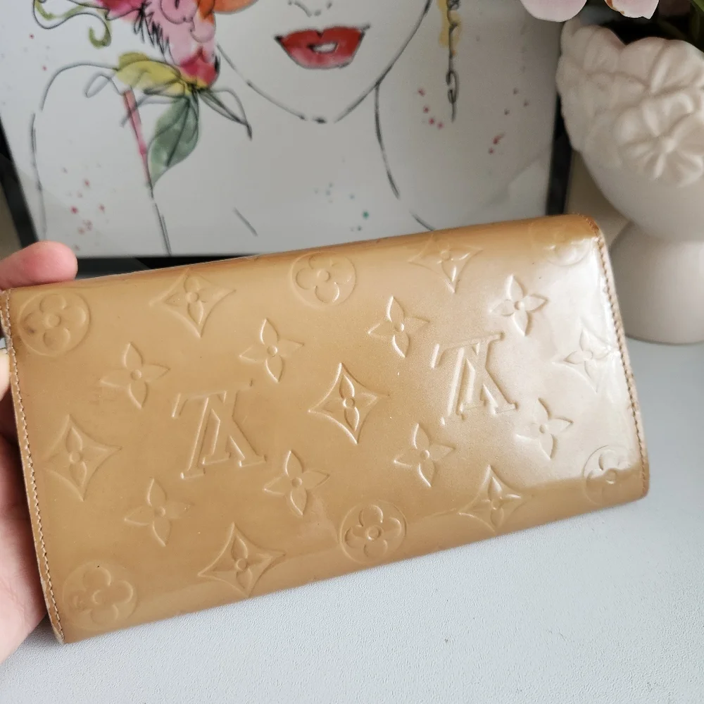 Louis Vuitton Tan Wallet- need one with the wristlet so used 1x 🙌includes LV bag - Picture 3 of 14